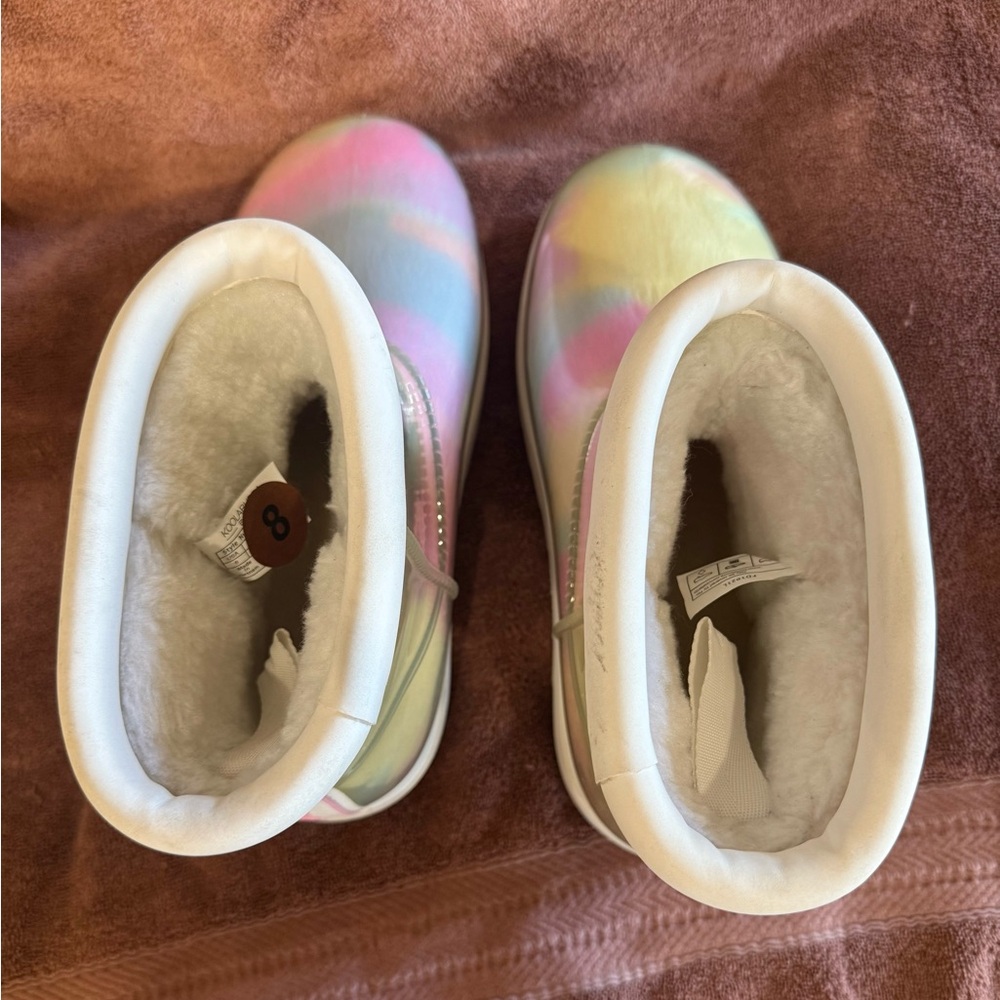 Koolaburra Pastel Tie-Dye Winter Boots - Picture 6 of 6